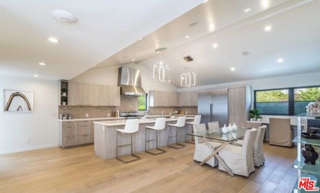 5216 Los Adornos Way, Los Angeles, CA 90027