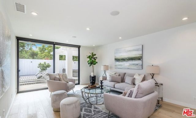 5216 Los Adornos Way, Los Angeles, CA 90027