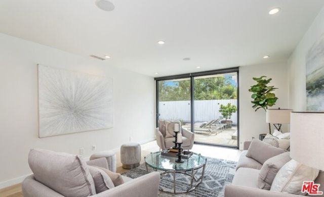 5216 Los Adornos Way, Los Angeles, CA 90027