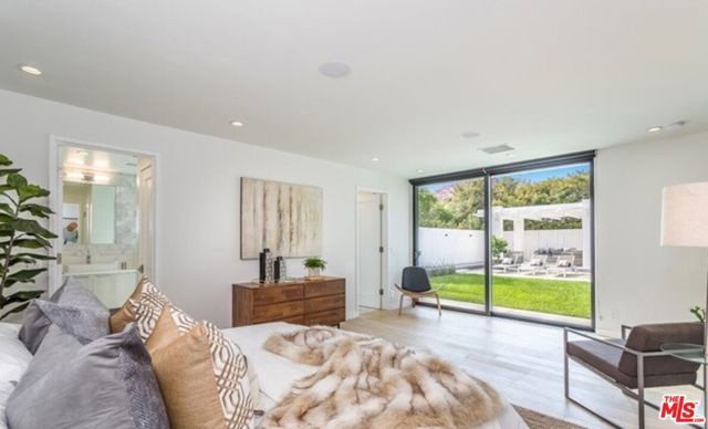 5216 Los Adornos Way, Los Angeles, CA 90027