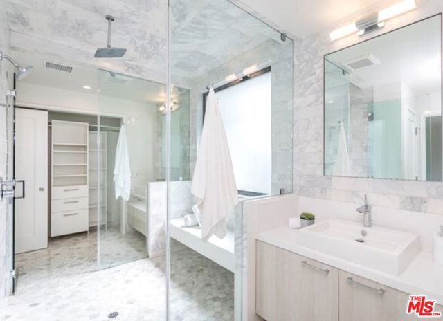 5216 Los Adornos Way, Los Angeles, CA 90027