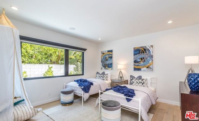 5216 Los Adornos Way, Los Angeles, CA 90027