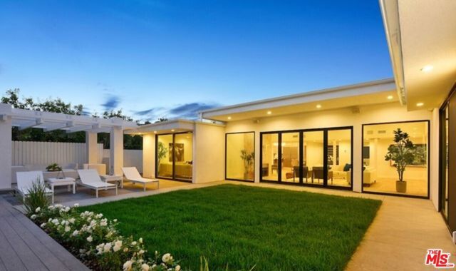 5216 Los Adornos Way, Los Angeles, CA 90027