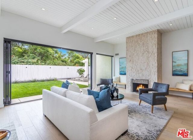 5216 Los Adornos Way, Los Angeles, CA 90027