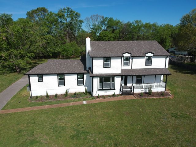 1710 Hickory Trace Dr, Gallatin, TN 37066
