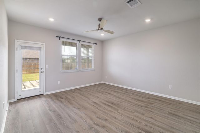 445 Shiner LN, Georgetown, TX 78626