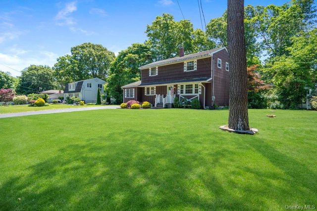 10 Hollingwood Drive, Coram, NY 11727