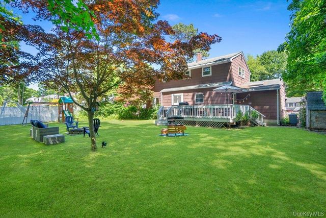 10 Hollingwood Drive, Coram, NY 11727