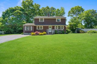 10 Hollingwood Drive, Coram, NY 11727