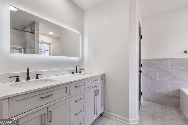 808 Valbrook Court SW, Lilburn, GA 30047