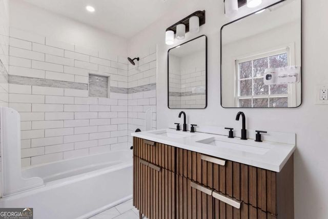 808 Valbrook Court SW, Lilburn, GA 30047