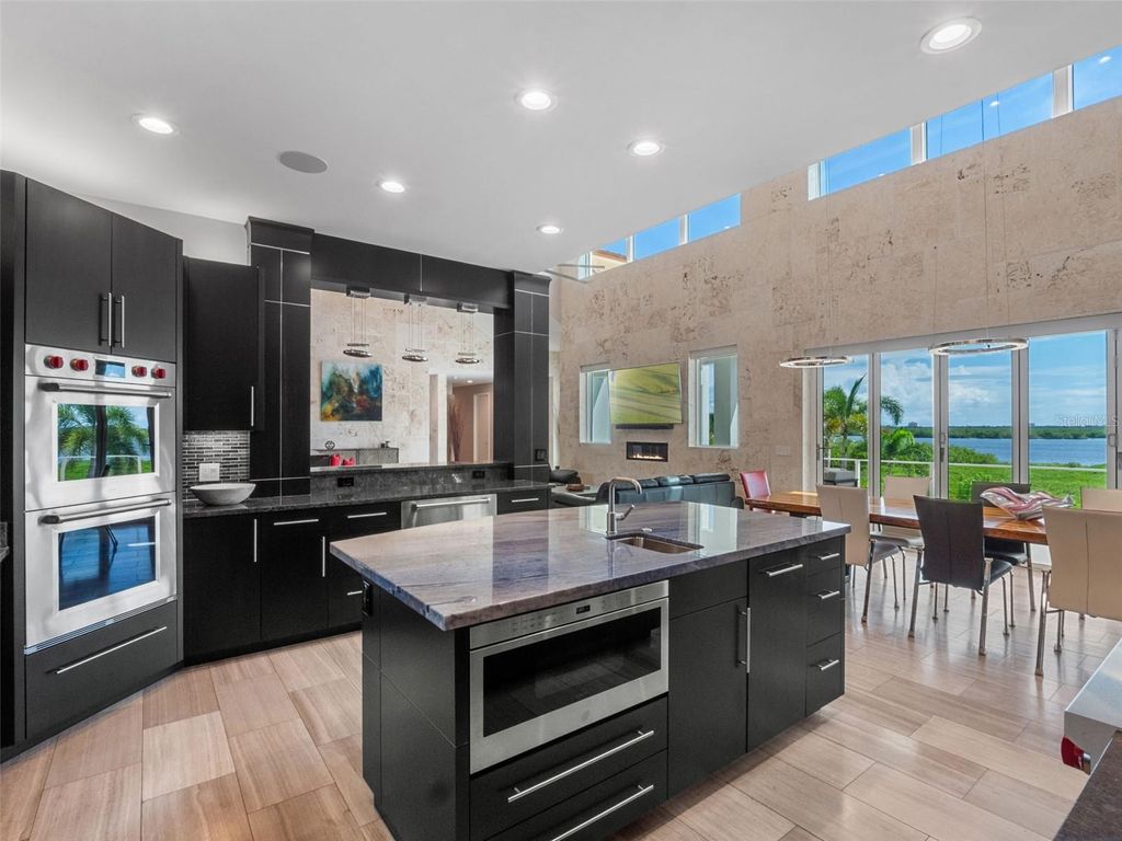 Image 32 of property listing at 1511 S RIVERSIDE DRIVE, New Smyrna Beach, FL 32168