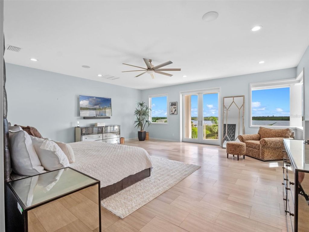 Image 39 of property listing at 1511 S RIVERSIDE DRIVE, New Smyrna Beach, FL 32168