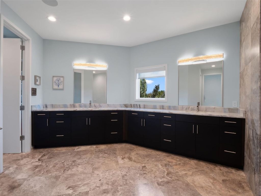 Image 43 of property listing at 1511 S RIVERSIDE DRIVE, New Smyrna Beach, FL 32168