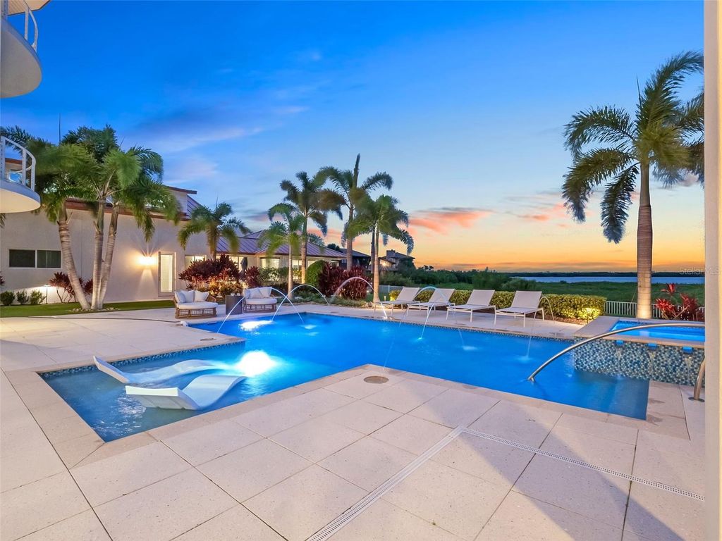 Image 8 of property listing at 1511 S RIVERSIDE DRIVE, New Smyrna Beach, FL 32168