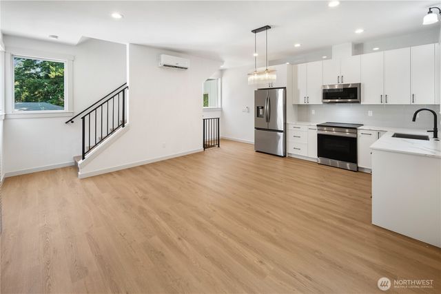 2652 B NW 95th Street, Seattle, WA 98117