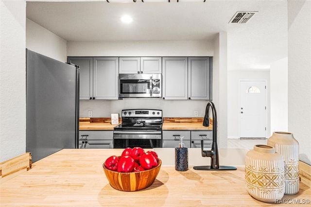 2329 S Rock Crusher Road, Homosassa, FL 34448