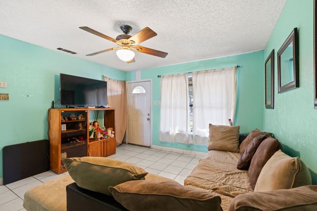 4533 Wyoming Street, Dallas, TX 75211