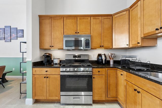 10 Kearney Sq 405, Lowell, MA 01852