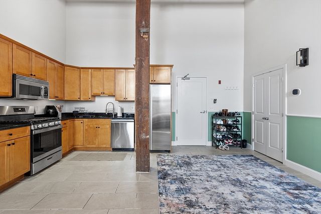 10 Kearney Sq 405, Lowell, MA 01852