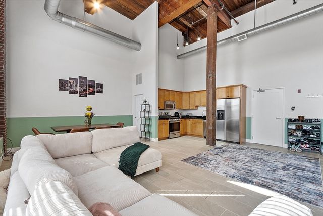 10 Kearney Sq 405, Lowell, MA 01852