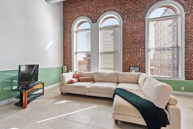 10 Kearney Sq 405, Lowell, MA 01852