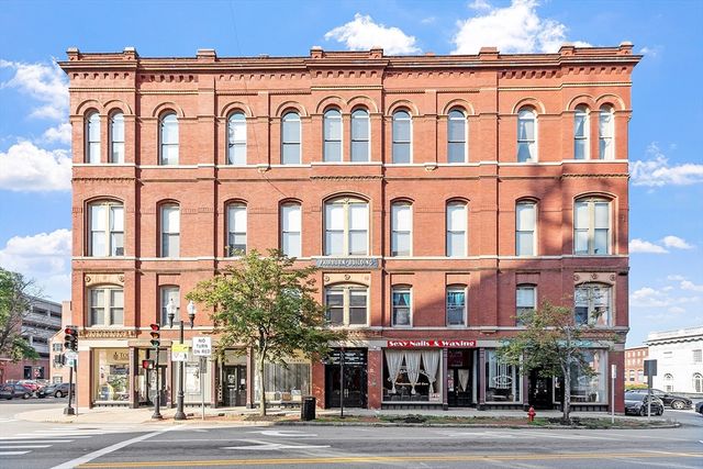 10 Kearney Sq 405, Lowell, MA 01852