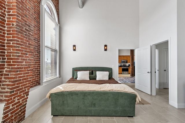 10 Kearney Sq 405, Lowell, MA 01852