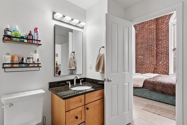 10 Kearney Sq 405, Lowell, MA 01852