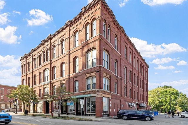 10 Kearney Sq 405, Lowell, MA 01852