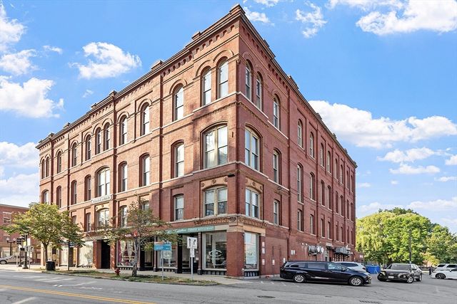 10 Kearney Sq 405, Lowell, MA 01852
