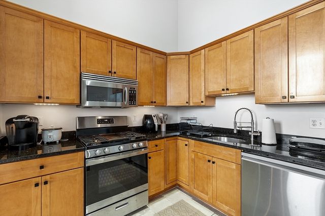 10 Kearney Sq 405, Lowell, MA 01852