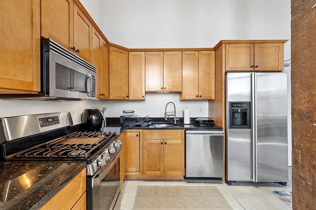10 Kearney Sq 405, Lowell, MA 01852