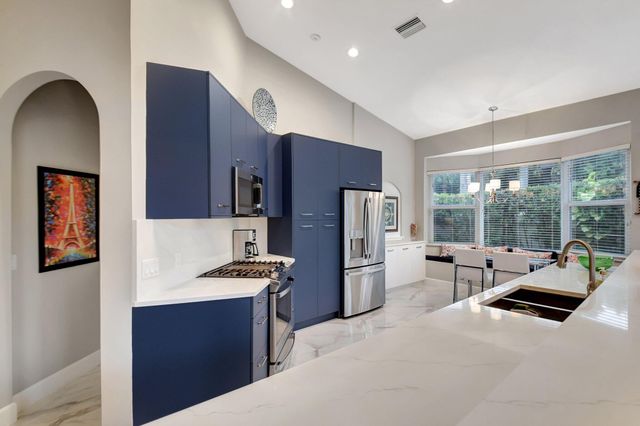 8180 Sandpiper Way, West Palm Beach, FL 33412