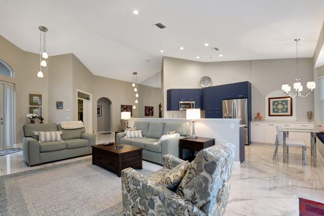 8180 Sandpiper Way, West Palm Beach, FL 33412