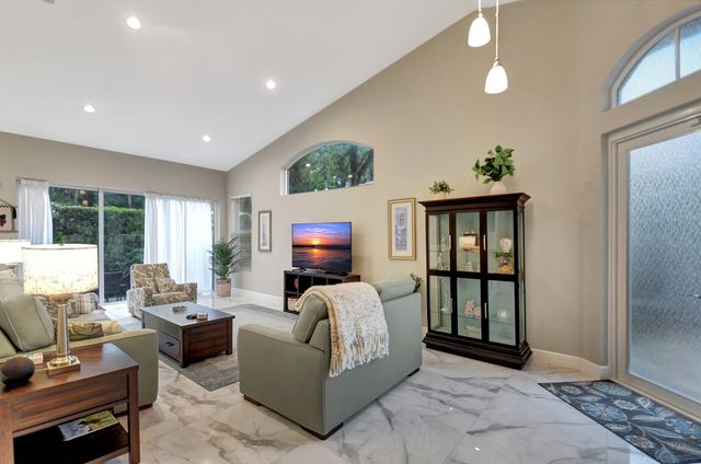 8180 Sandpiper Way, West Palm Beach, FL 33412