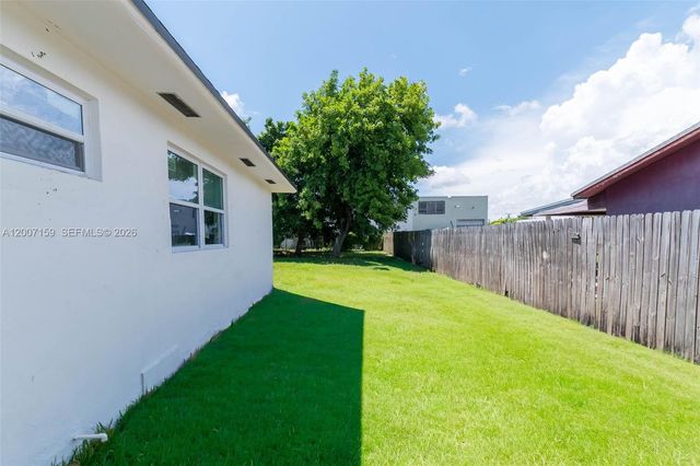 1366 NW 75th St, Miami, FL 33147