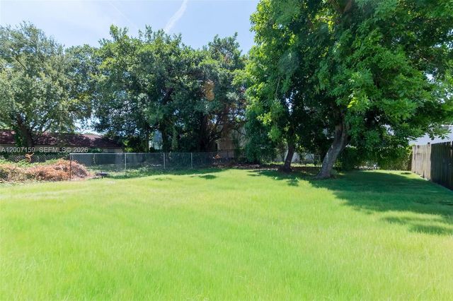 1366 NW 75th St, Miami, FL 33147