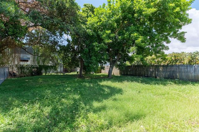 1366 NW 75th St, Miami, FL 33147