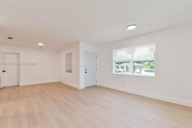 1366 NW 75th St, Miami, FL 33147