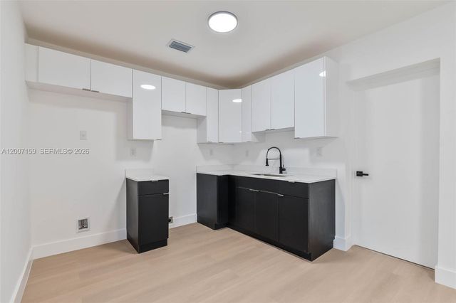 1366 NW 75th St, Miami, FL 33147