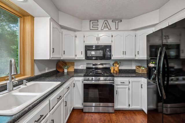 17195 Daniel Lane, Eden Prairie, MN 55346