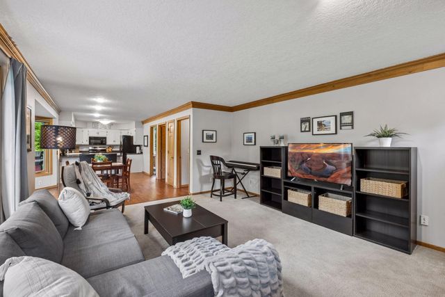17195 Daniel Lane, Eden Prairie, MN 55346