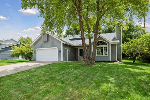 17195 Daniel Lane, Eden Prairie, MN 55346