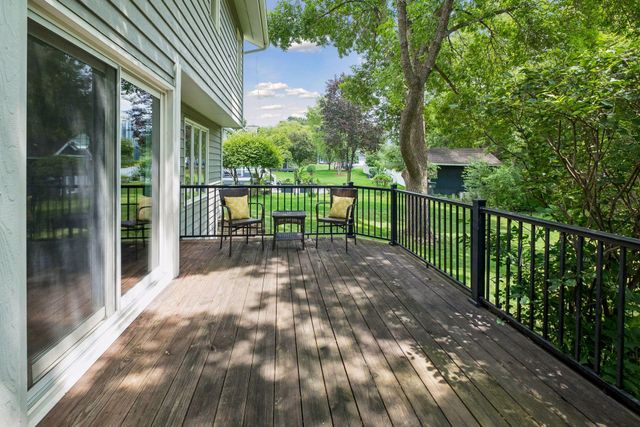 17195 Daniel Lane, Eden Prairie, MN 55346