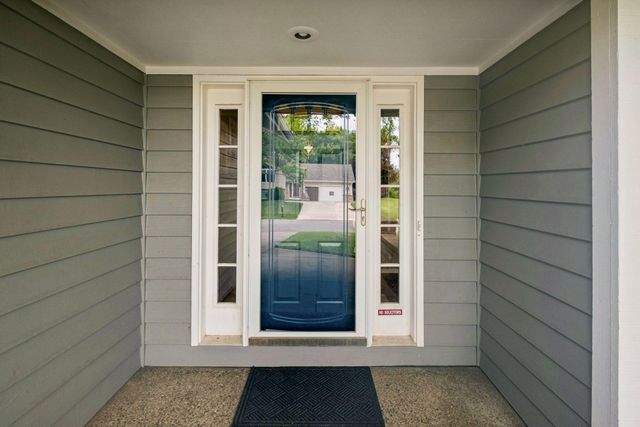 17195 Daniel Lane, Eden Prairie, MN 55346