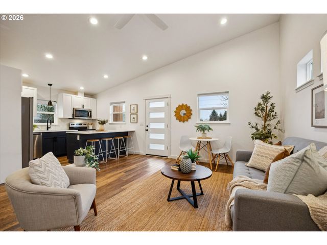 4563 Ne 47th Ave 2, Portland, OR 97218