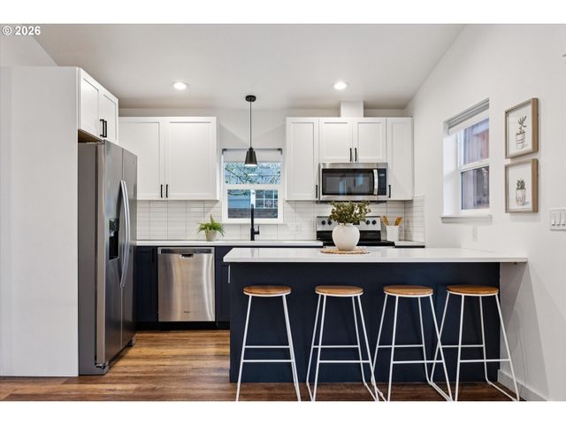 4563 Ne 47th Ave 2, Portland, OR 97218