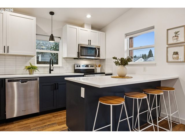 4563 Ne 47th Ave 2, Portland, OR 97218