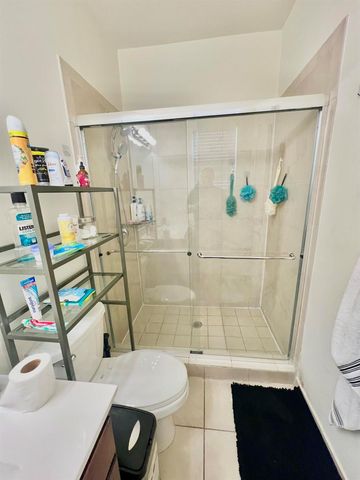 10490 W 33rd Way, Hialeah, FL 33018